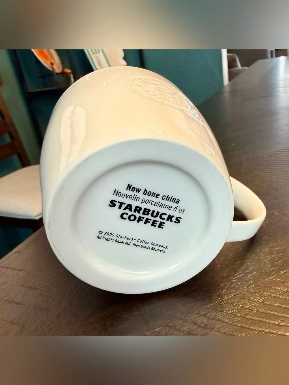 2009 Starbucks White 3D Raised Logo Mug Venti 20oz Bone China